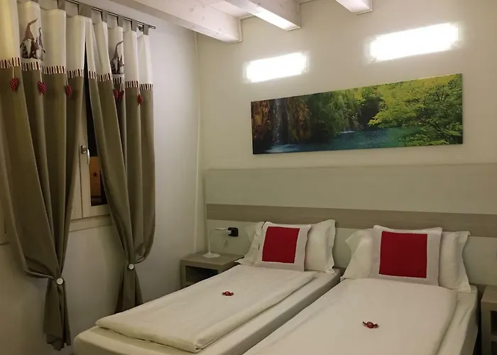 Nuova Ostiglia Oda ve Kahvaltı 3*