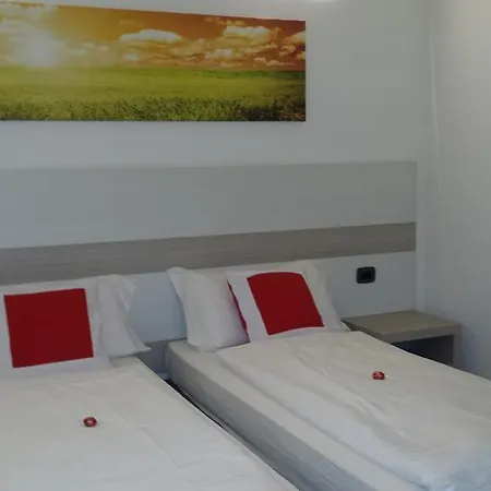فندق مبيت وإفطار Nuova Ostiglia 3*