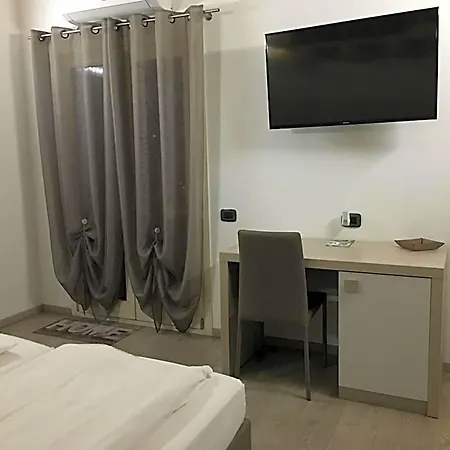 Nuova Ostiglia לינה וארוחת בוקר