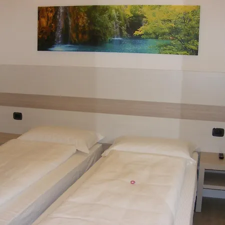 فندق مبيت وإفطار Nuova Ostiglia 3*